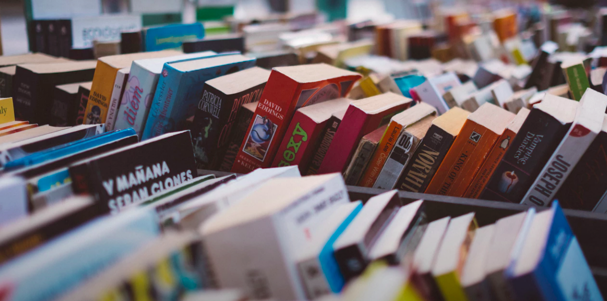 Mercati: vendita di libri e materiali usati